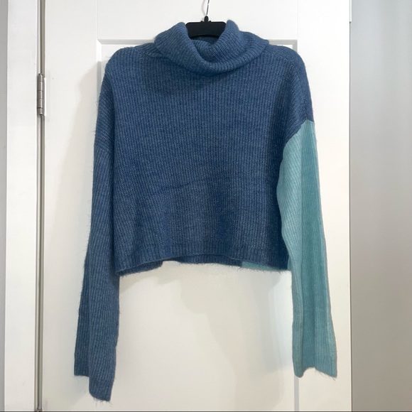 Wild Fable Cropped Turtleneck Pullover Sweater Medium Blue Color Block - Picture 5 of 8
